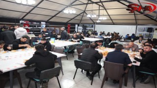 Eyyübiyeliler aynı sofrada aynı duada buluşuyor