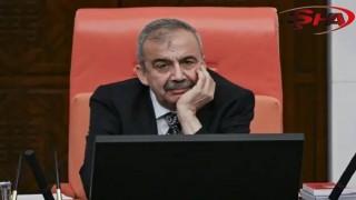 Kalp kriziyle vefat eden Sırrı Süreyya Önder’in yaşamı film oluyor