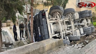 Şanlıurfa’da beton mikseri devrildi