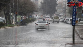 Vali Şıldak vatandaşı uyardı: Zorunlu olmadıkça trafiğe çıkmayın