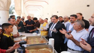 Başkan Canpolat, vatandaşlarla aşure bereketini paylaştı