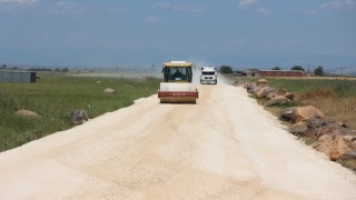 Büyükşehir Hilvan kırsalında yolları yeniliyor