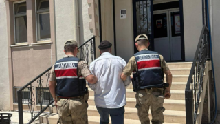 Karaköprü'de aranan hükümlü jandarmadan kaçamadı