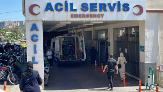Şanlıurfa'da iki otomobil çarpıştı: Yaralılar var