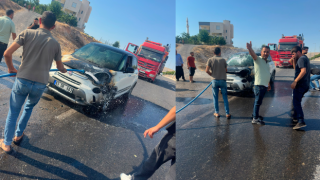 Şanlıurfa'da otomobilin motor bölümü alevlere teslim oldu