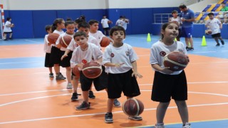 Büyükşehirden çocuklara profesyonel basketbol eğitimi