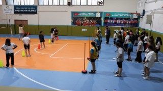 Haliliye'de gençler voleybol kursunda geleceğe hazırlanıyor