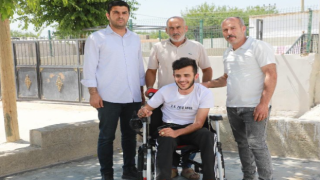Harran Belediyesi'nden engelli vatandaşlara sandalye desteği