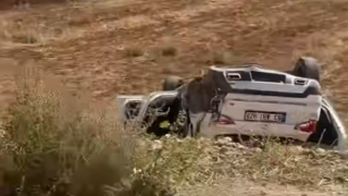 Şanlıurfa’da kazanın şiddetiyle yoldan çıktı: 2 yaralı
