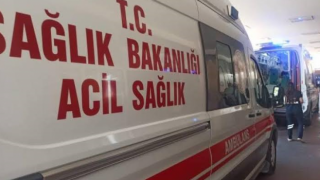 Şanlıurfa’da otomobil bariyerleri aşarak yoldan çıktı: 2 yaralı